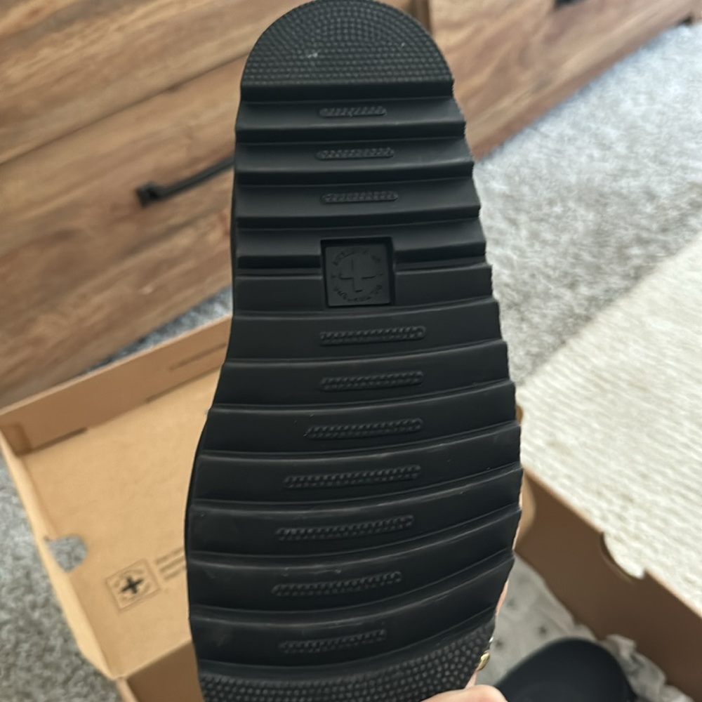RARE NIB DR MARTENS - Picture 3 of 4